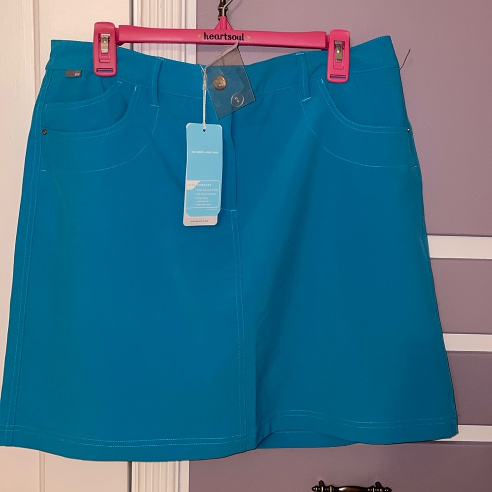 New with tags women’s blue NIVO athletic skirt blue size 10